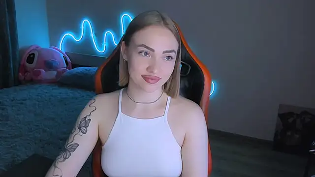 LaraKrein lk online show from April 4, 2026, 5:43 pm