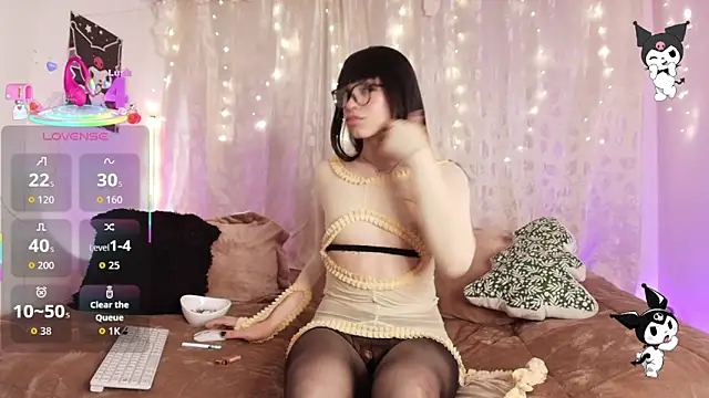 GothBella online show from December 5, 2025, 2:42 am