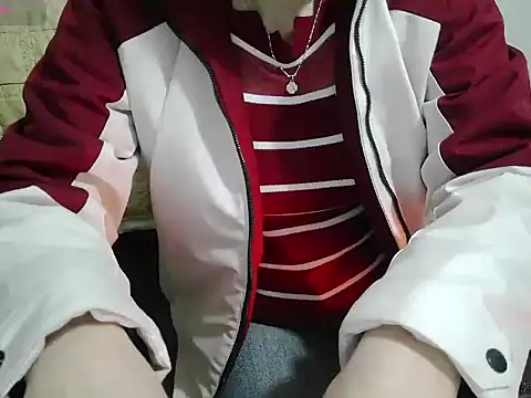 Snapshot of Owe_chan chatting on February 8, 2026, 11:30 pm Owe chan online show from February 8, 2026, 11:30 pm