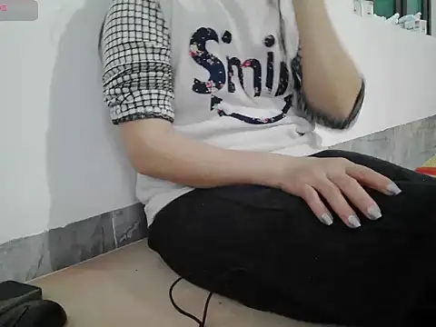 Snapshot of Owe_chan chatting on February 15, 2026, 11:45 pm Owe chan online show from February 15, 2026, 11:45 pm