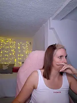 Snapshot of SexyJulia21 chatting on February 10, 2025, 12:08 pm SexyJulia21 online show from February 10, 2025, 12:08 pm