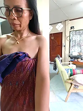 Snapshot of Mama_Eva_1 chatting on October 24, 2025, 12:19 am Mama Eva 1 online show from October 24, 2025, 12:19 am