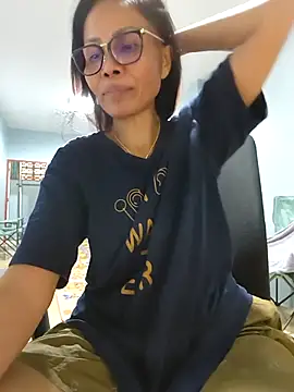 Snapshot of Mama_Eva_1 chatting on November 21, 2025, 4:22 am Mama Eva 1 online show from November 21, 2025, 4:22 am