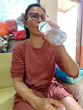 Snapshot of Mama_Eva_1 chatting on February 17, 2026, 1:57 am Mama Eva 1 online show from February 17, 2026, 1:57 am