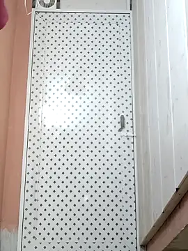 Hot-rima online show from November 6, 2025, 2:56 am