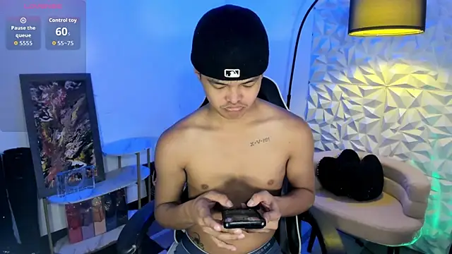 asianhugescott online show from February 19, 2026, 5:14 am