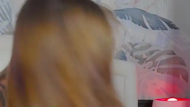 MarilynNova online show from November 13, 2025, 4:33 am