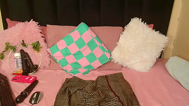 AmazingDarkDoll online show from October 15, 2025, 5:13 pm