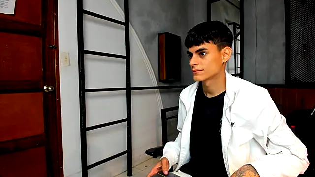 Snapshot of Dani_mc1 chatting on October 12, 2025, 11:42 am Dani mc1 online show from October 12, 2025, 11:42 am