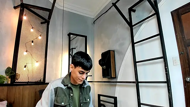 Snapshot of Dani_mc1 chatting on October 15, 2025, 11:32 am Dani mc1 online show from October 15, 2025, 11:32 am