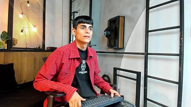 Snapshot of Dani_mc1 chatting on October 20, 2025, 11:32 am Dani mc1 online show from October 20, 2025, 11:32 am