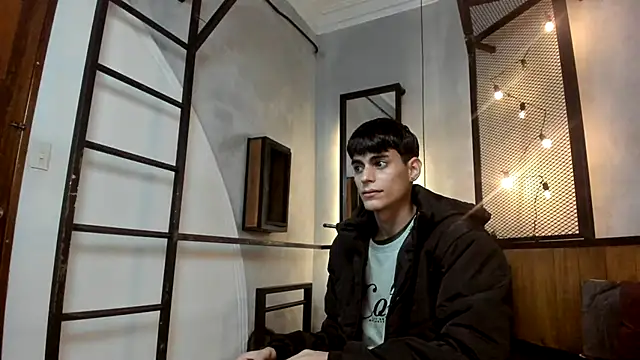 Snapshot of Dani_mc1 chatting on December 2, 2025, 11:37 am Dani mc1 online show from December 2, 2025, 11:37 am