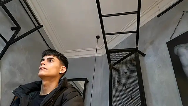 Snapshot of Dani_mc1 chatting on December 15, 2025, 11:36 am Dani mc1 online show from December 15, 2025, 11:36 am