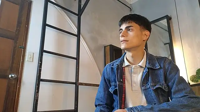 Snapshot of Dani_mc1 chatting on December 16, 2025, 11:26 am Dani mc1 online show from December 16, 2025, 11:26 am