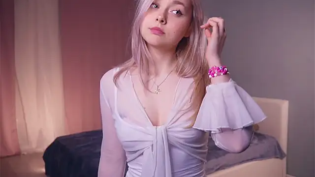 Snapshot of AccaCroyle chatting on February 13, 2026, 6:48 pm AccaCroyle online show from February 13, 2026, 6:48 pm