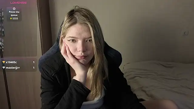 Snapshot of KatanaSVibe chatting on December 2, 2025, 10:53 am KatanaSVibe online show from December 2, 2025, 10:53 am