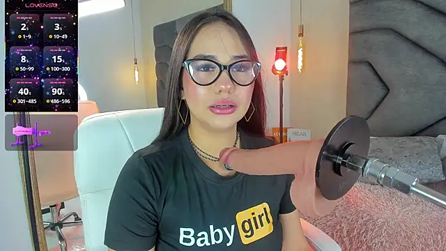 Jazmiinee online show from June 24, 2026, 8:08 pm