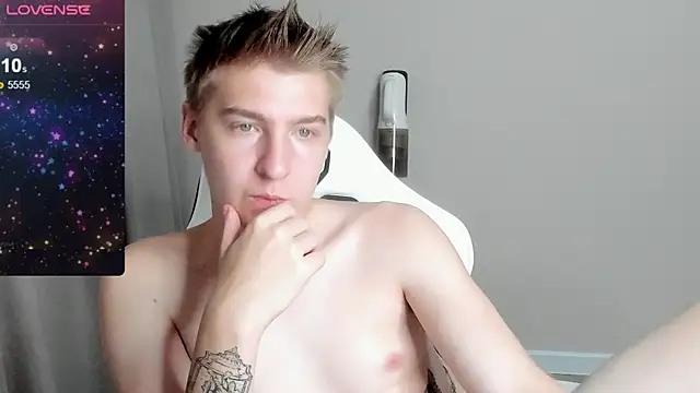 MrSexyCum4U online show from August 1, 2026, 2:44 am