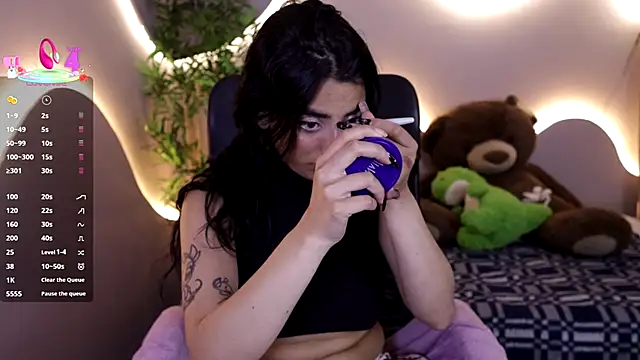 Emma and Issac online show from January 8, 2026, 4:04 am