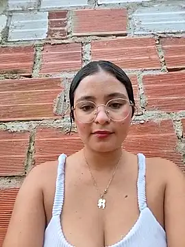 Snapshot of Lily-o chatting on November 5, 2025, 9:26 pm Lily-o online show from November 5, 2025, 9:26 pm