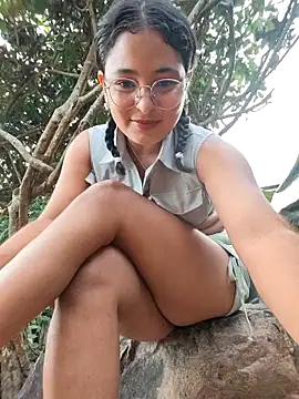 Snapshot of Lily-o chatting on November 8, 2025, 10:19 pm Lily-o online show from November 8, 2025, 10:19 pm