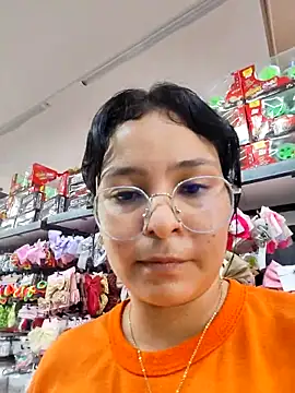 Snapshot of Lily-o chatting on December 2, 2025, 3:29 pm Lily-o online show from December 2, 2025, 3:29 pm