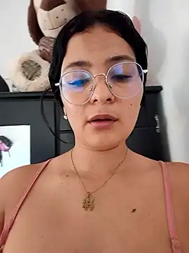 Snapshot of Lily-o chatting on December 3, 2025, 1:42 pm Lily-o online show from December 3, 2025, 1:42 pm