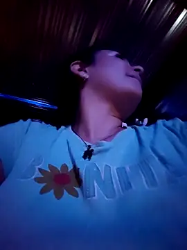 Snapshot of Lily-o chatting on December 4, 2025, 1:48 am Lily-o online show from December 4, 2025, 1:48 am