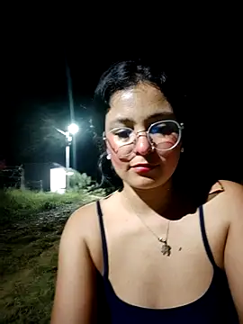 Snapshot of Lily-o chatting on December 14, 2025, 1:11 am Lily-o online show from December 14, 2025, 1:11 am