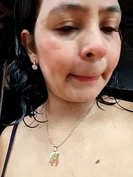 Snapshot of Lily-o chatting on December 14, 2025, 5:40 pm Lily-o online show from December 14, 2025, 5:40 pm