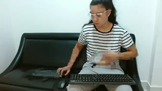 Snapshot of Arieeel_09 chatting on October 17, 2025, 11:18 pm Arieeel 09 online show from October 17, 2025, 11:18 pm