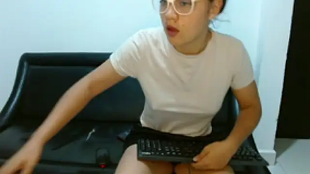 Snapshot of Arieeel_09 chatting on October 28, 2025, 11:18 pm Arieeel 09 online show from October 28, 2025, 11:18 pm