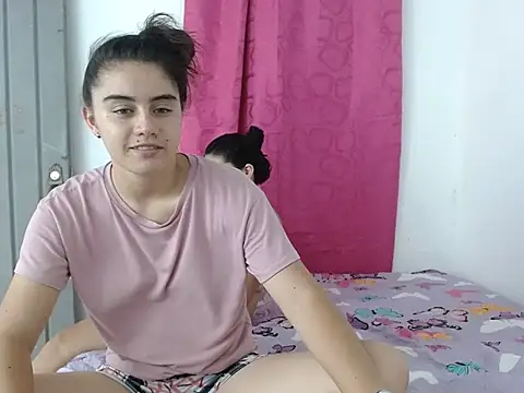 Snapshot of Arieeel_09 chatting on November 23, 2025, 6:19 pm Arieeel 09 online show from November 23, 2025, 6:19 pm