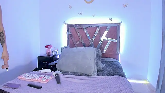 Snapshot of Ella_Lenox chatting on February 13, 2026, 1:12 am Ella Lenox online show from February 13, 2026, 1:12 am