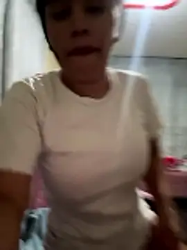 Snapshot of laure_torres chatting on January 6, 2026, 6:06 am laure torres online show from January 6, 2026, 6:06 am