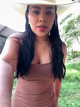 Snapshot of laure_torres chatting on February 7, 2026, 1:37 pm laure torres online show from February 7, 2026, 1:37 pm