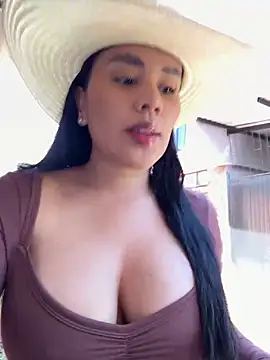 Snapshot of laure_torres chatting on February 17, 2026, 2:57 pm laure torres online show from February 17, 2026, 2:57 pm