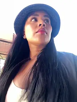 Snapshot of laure_torres chatting on February 20, 2026, 1:55 pm laure torres online show from February 20, 2026, 1:55 pm