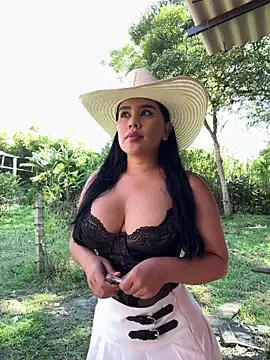 Snapshot of laure_torres chatting on February 26, 2026, 2:27 pm laure torres online show from February 26, 2026, 2:27 pm