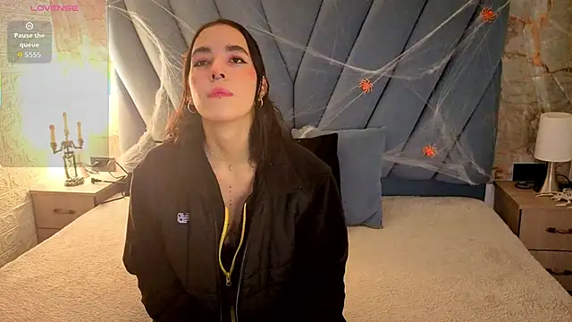 violett  golden online show from October 14, 2025, 11:22 am