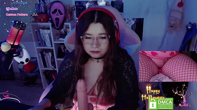 Pink girl0n online show from November 3, 2025, 10:21 pm