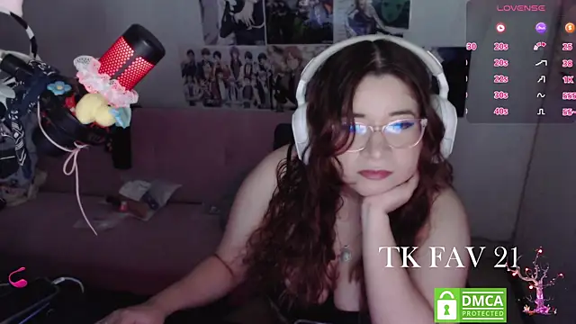 Pink girl0n online show from July 27, 2026, 9:11 pm