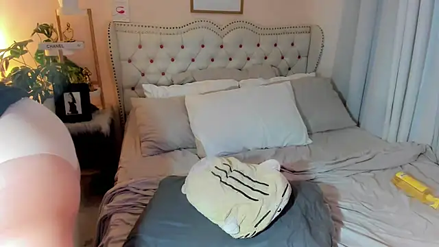 SweetHoney369 online show from November 27, 2025, 12:13 am