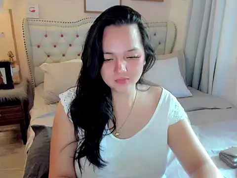 Snapshot of SweetHoney369 chatting on March 5, 2026, 5:14 am SweetHoney369 online show from March 5, 2026, 5:14 am