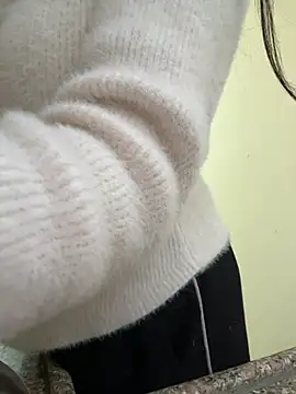 modelnishu online show from February 4, 2026, 12:44 pm