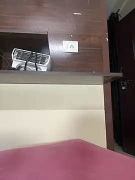 modelnishu online show from February 12, 2026, 1:39 pm