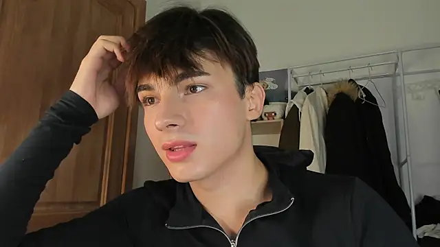 Snapshot of mystic_evan chatting on October 19, 2025, 9:59 pm mystic evan online show from October 19, 2025, 9:59 pm