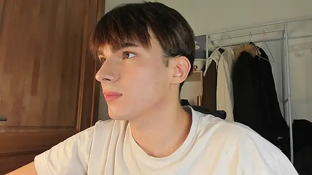 Snapshot of mystic_evan chatting on October 20, 2025, 8:31 pm mystic evan online show from October 20, 2025, 8:31 pm