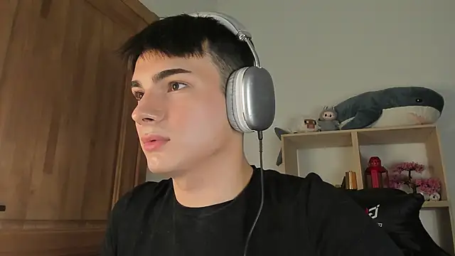 Snapshot of mystic_evan chatting on November 4, 2025, 8:30 pm mystic evan online show from November 4, 2025, 8:30 pm