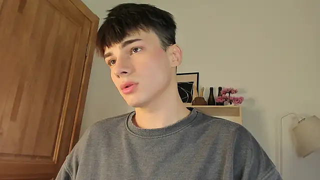 Snapshot of mystic_evan chatting on December 5, 2025, 3:52 pm mystic evan online show from December 5, 2025, 3:52 pm